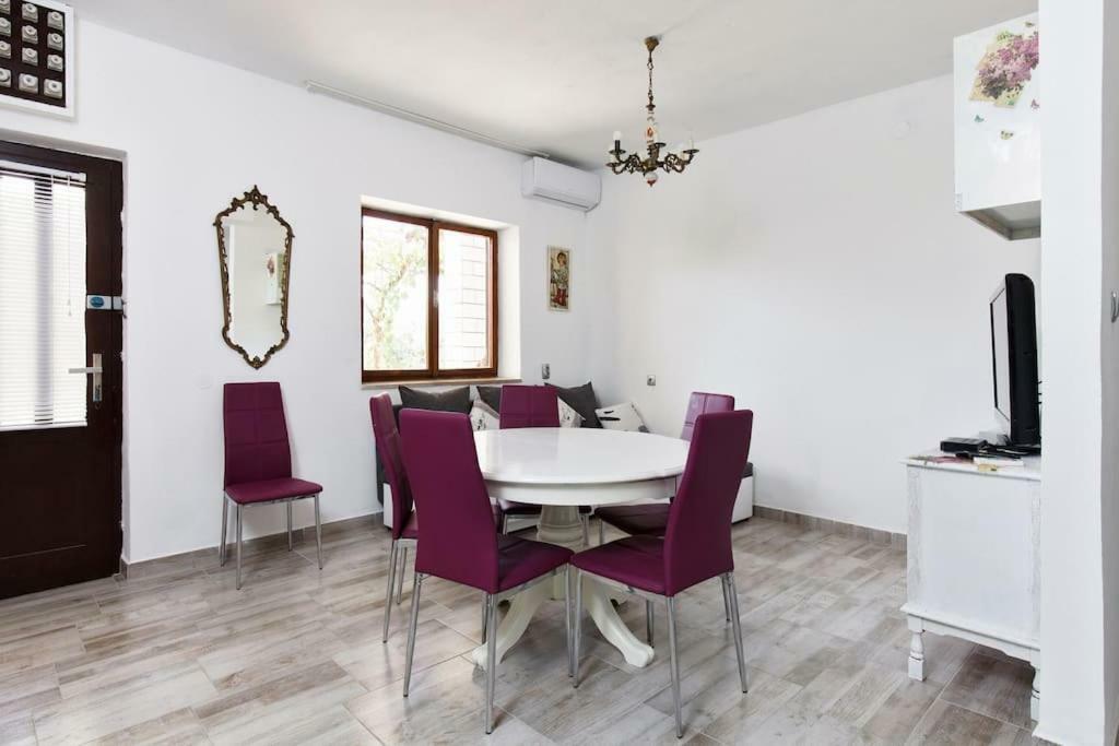 Villa Reminiscence Seget Vranjica Buitenkant foto